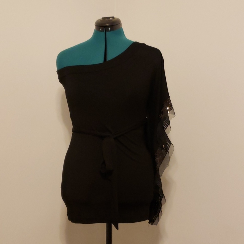 Forever 21 one shoulder black top